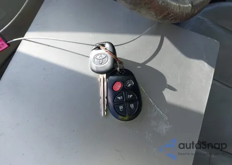 2011 Toyota Sienna Xle V6 из США, поврежденный, VIN 5TDYK3DC9BS117594